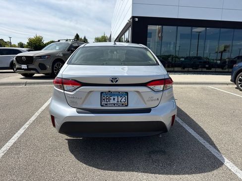 Used 2024 Toyota Corolla LE w/ LE Convenience Package FWD image 4
