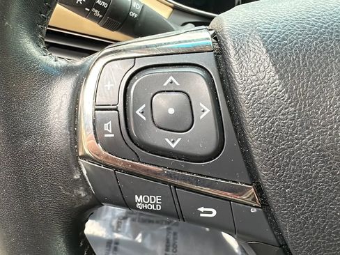 Used 2013 Toyota Avalon Limited image 29