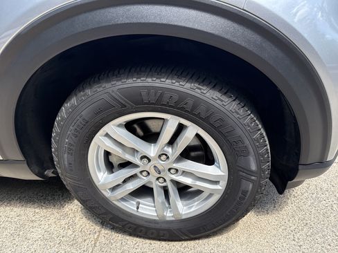 Used 2023 Ford Explorer XLT RWD image 12