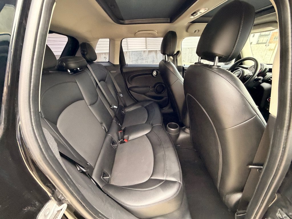 Used 2017 MINI Cooper 4-Door Hardtop FWD image 17