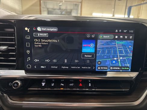 Used 2024 GMC Sierra 3500 SLT w/ SLT Convenience Package image 32