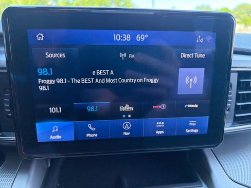 Used 2021 Ford Explorer XLT w/ Equipment Group 202A AWD/4WD image 26