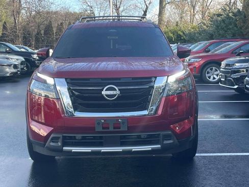 Used 2025 Nissan Pathfinder SL w/ SL Premium Package image 2
