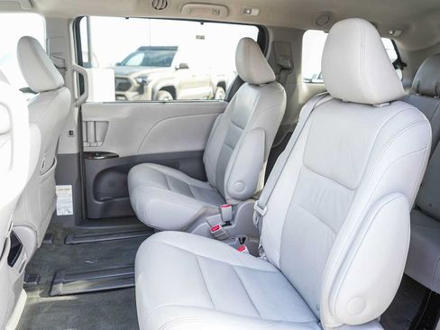 Used 2017 Toyota Sienna XLE w/ XLE Navigation Package FWD image 19