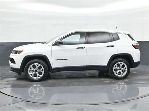 Used 2025 Jeep Compass Sport image 10