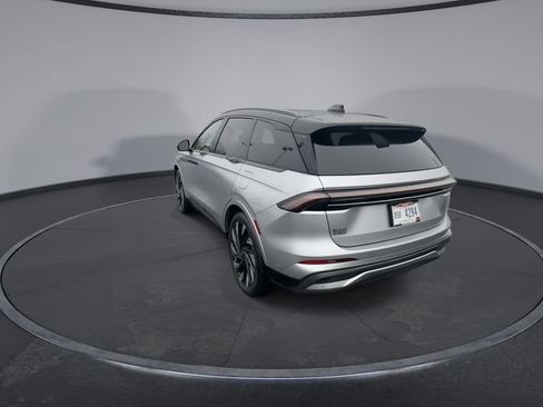 Used 2024 Lincoln Nautilus Reserve w/ Equipment Group 202A image 6