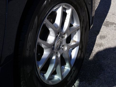 Used 2025 Chrysler Pacifica Select image 40