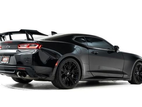 Used 2018 Chevrolet Camaro ZL1 RWD image 4