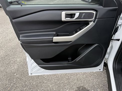 Used 2021 Ford Explorer XLT w/ Equipment Group 202A image 14