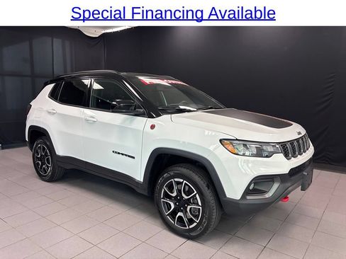 Used 2024 Jeep Compass Trailhawk AWD/4WD image 1
