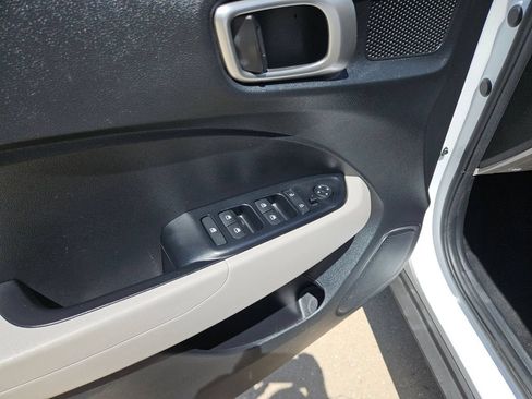 Used 2025 Hyundai Venue SEL FWD image 15
