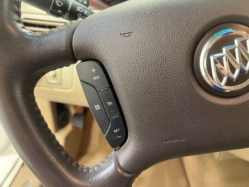 Used 2011 Buick Lucerne CX image 18