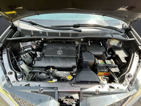 Used 2016 Toyota Sienna SE FWD image 32