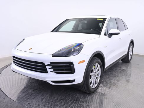 Certified 2022 Porsche Cayenne E-Hybrid image 1