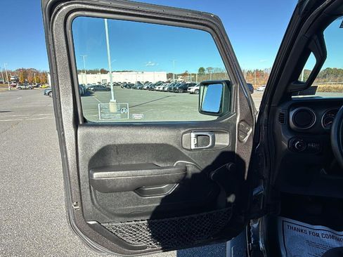 Used 2019 Jeep Wrangler Unlimited Sport image 26