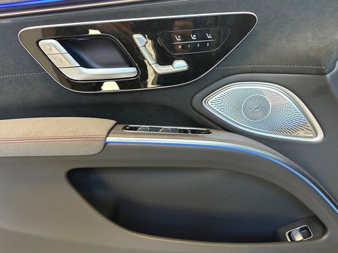 Used 2022 Mercedes-Benz EQS 580 4MATIC Sedan image 8