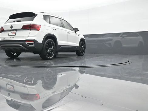 Used 2022 Volkswagen Taos SE image 21