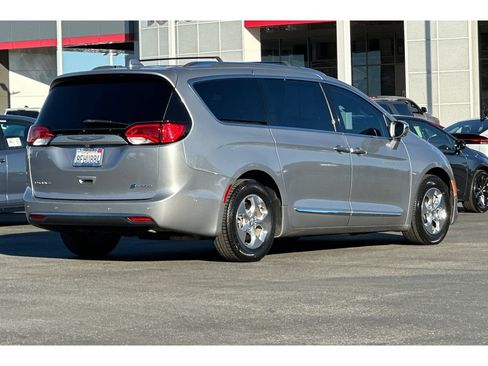 Used 2018 Chrysler Pacifica Limited w/ Advanced Safetytec Group image 4