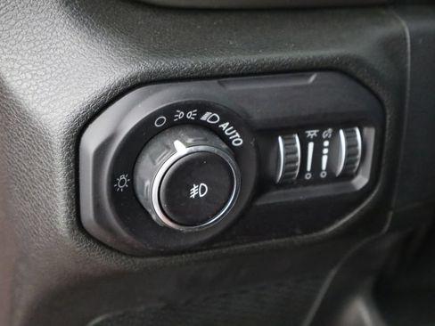Used 2018 Jeep Wrangler Unlimited Sport S AWD/4WD image 23
