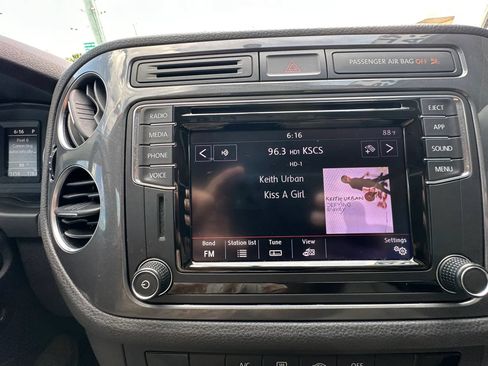 Used 2018 Volkswagen Tiguan Limited w/ Premium Package FWD image 27