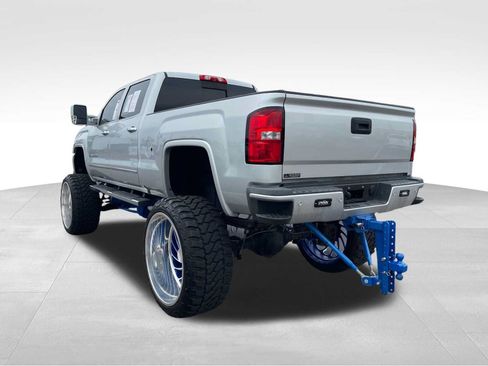 Used 2018 GMC Sierra 2500 Denali w/ Duramax Plus Package AWD/4WD image 7
