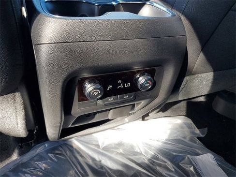 New 2026 GMC Acadia Elevation image 16