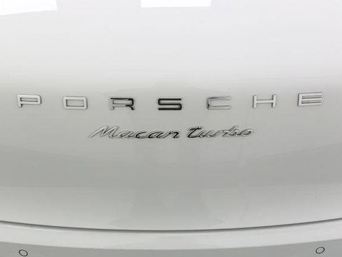 Used 2018 Porsche Macan Turbo image 10