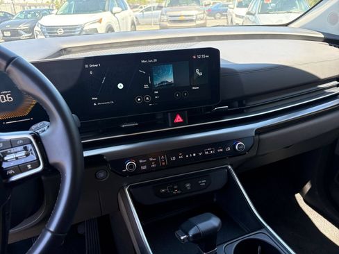 Used 2026 Kia Carnival FWD image 17