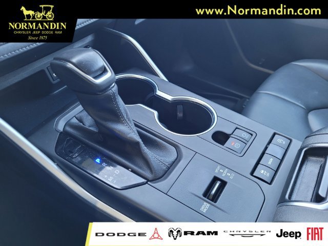 Used 2022 Toyota Highlander XLE FWD image 12