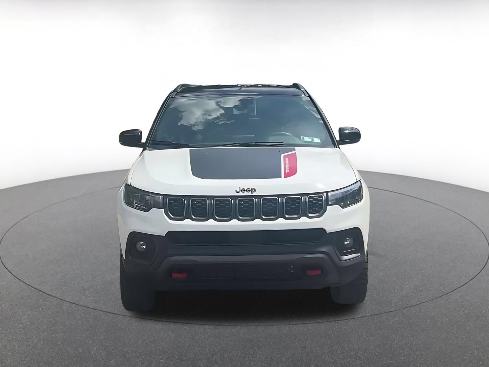 Used 2025 Jeep Compass Trailhawk AWD/4WD image 4