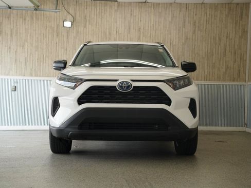 Used 2021 Toyota RAV4 LE AWD/4WD image 2