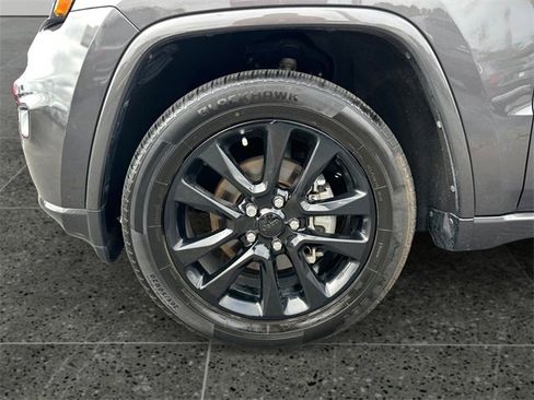 Used 2019 Jeep Grand Cherokee Altitude image 14