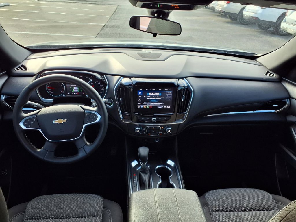 Used 2023 Chevrolet Traverse LT FWD image 3
