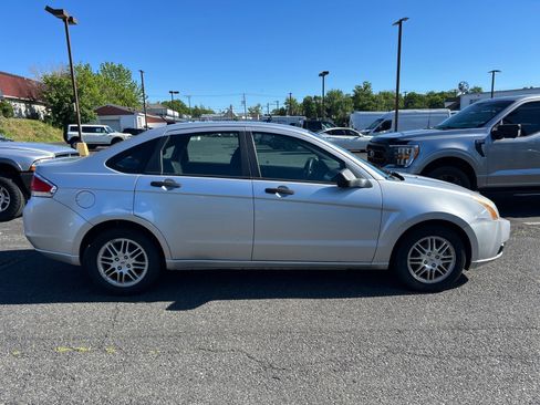 Used 2011 Ford Focus SE w/ 201A Rapid Spec Order Code FWD image 4