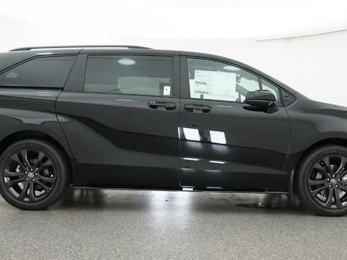 New 2026 Toyota Sienna XSE FWD image 27
