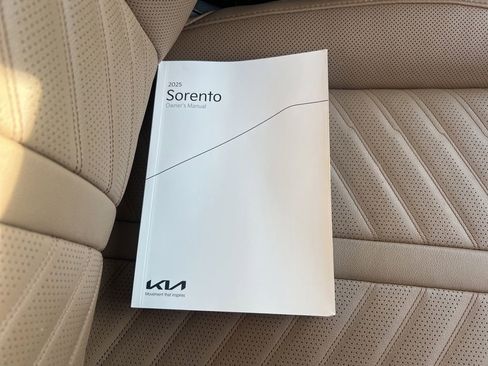 Certified 2025 Kia Sorento SX Prestige w/ Olive Brown Leather Package image 27