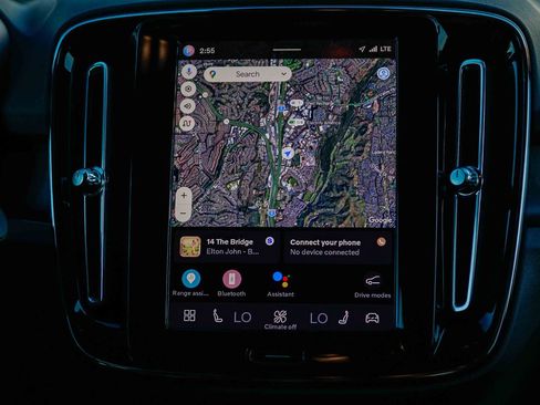 Used 2023 Volvo XC40 Recharge Core image 15