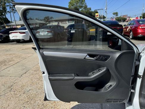 Used 2017 Volkswagen Jetta S image 12