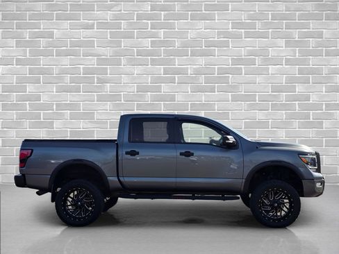 Used 2021 Nissan Titan PRO-4X w/ Pro-4x Convenience Package AWD/4WD image 6