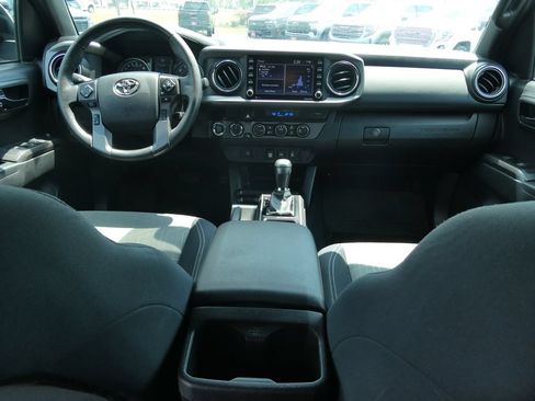 Used 2022 Toyota Tacoma TRD Off-Road AWD/4WD image 20