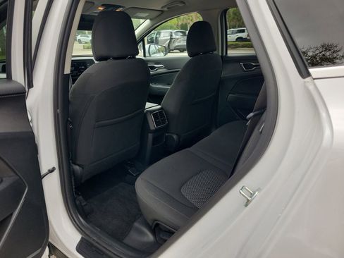 Used 2025 Kia Sportage LX image 8