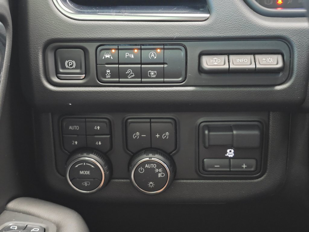 Used 2024 Chevrolet Tahoe High Country AWD/4WD image 24