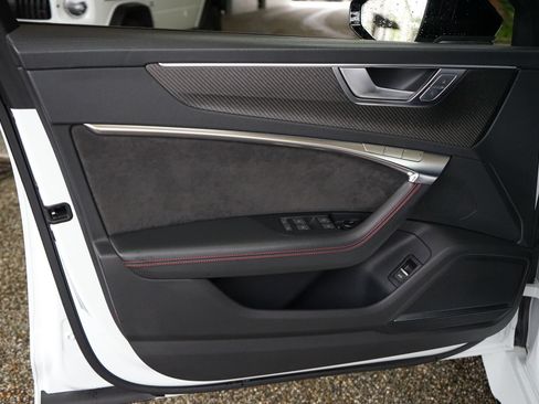 Used 2021 Audi RS 6 w/ Executive Package AWD/4WD image 27