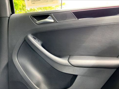 Used 2015 Volkswagen Jetta GLI SE FWD image 36