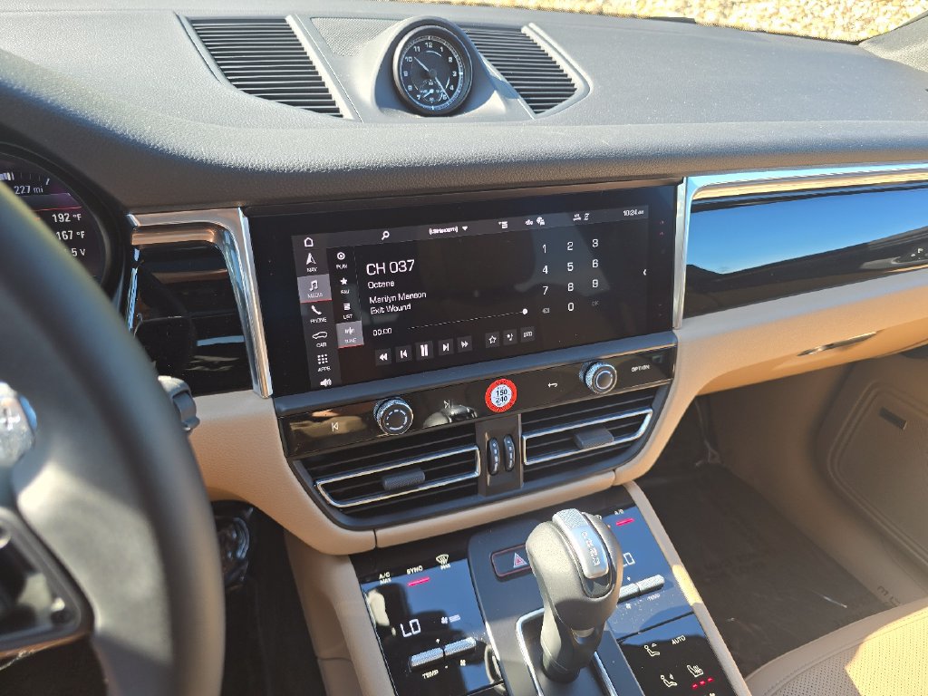 Certified 2026 Porsche Macan AWD/4WD image 22