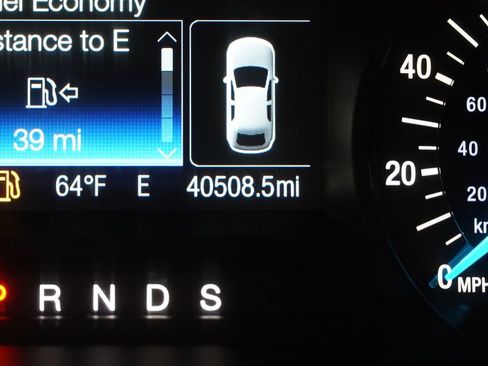 Used 2018 Ford Edge SE image 23