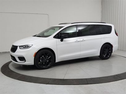 New 2026 Chrysler Pacifica Limited w/ S Appearance Package