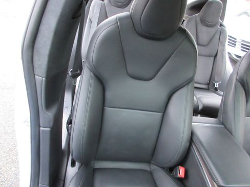 Used 2022 Tesla Model X image 27