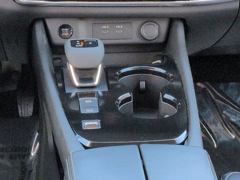 Certified 2024 Nissan Rogue SL FWD image 19