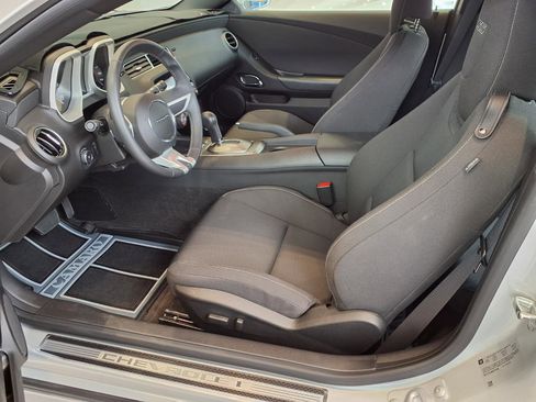 Used 2010 Chevrolet Camaro SS w/ Black Stripe Package RWD image 4